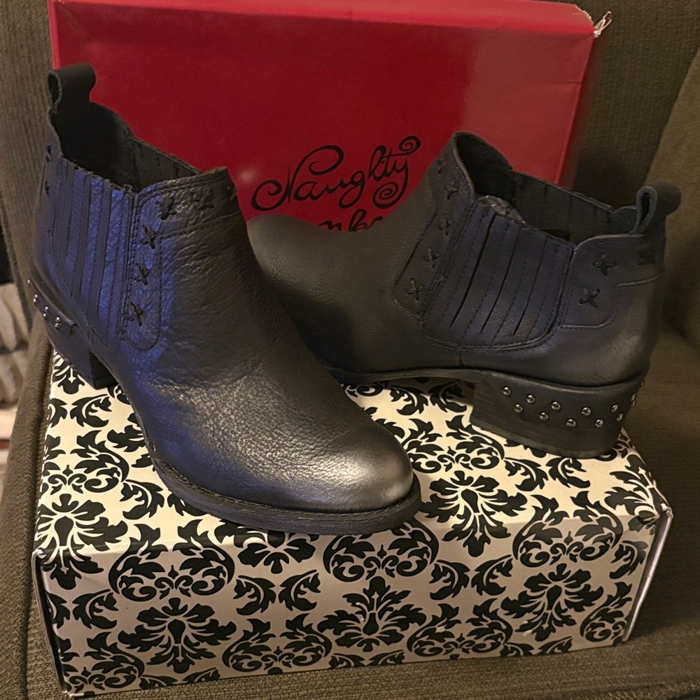 NIB Naughty Monkey Miss M Black silver tip Studded Leather Ankle Booties